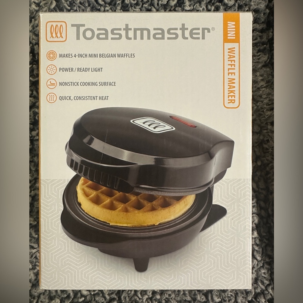 Toastmaster Mini Waffle Maker in Black